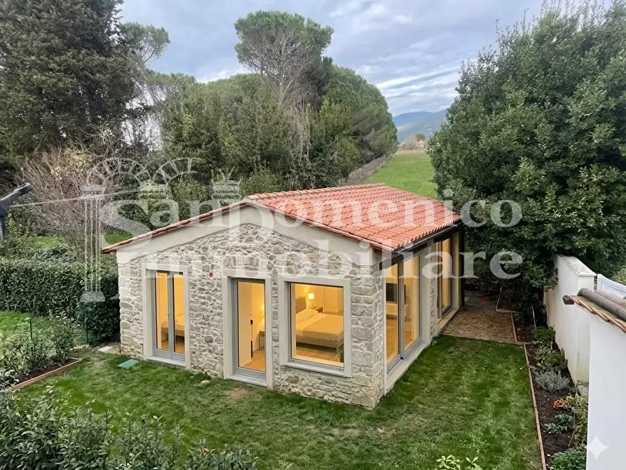 Immagine 1 di Garage in vendita  a Cascina