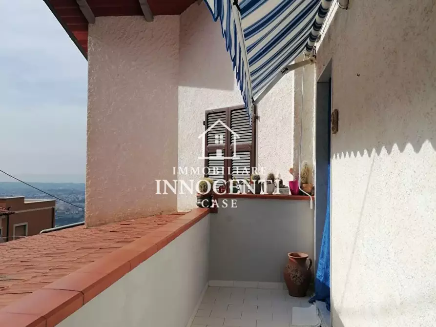 Immagine 2 di Porzione di casa in vendita  a Massa