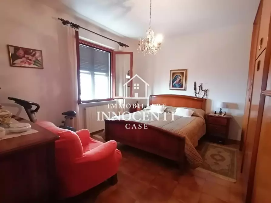 Immagine 15 di Porzione di casa in vendita  a Massa