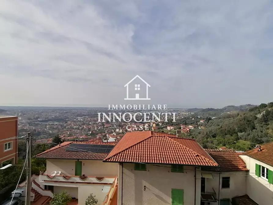 Immagine 17 di Porzione di casa in vendita  a Massa