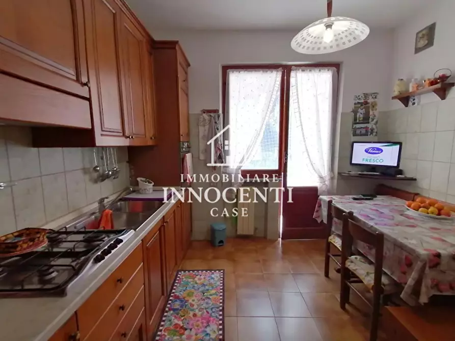 Immagine 9 di Porzione di casa in vendita  a Massa