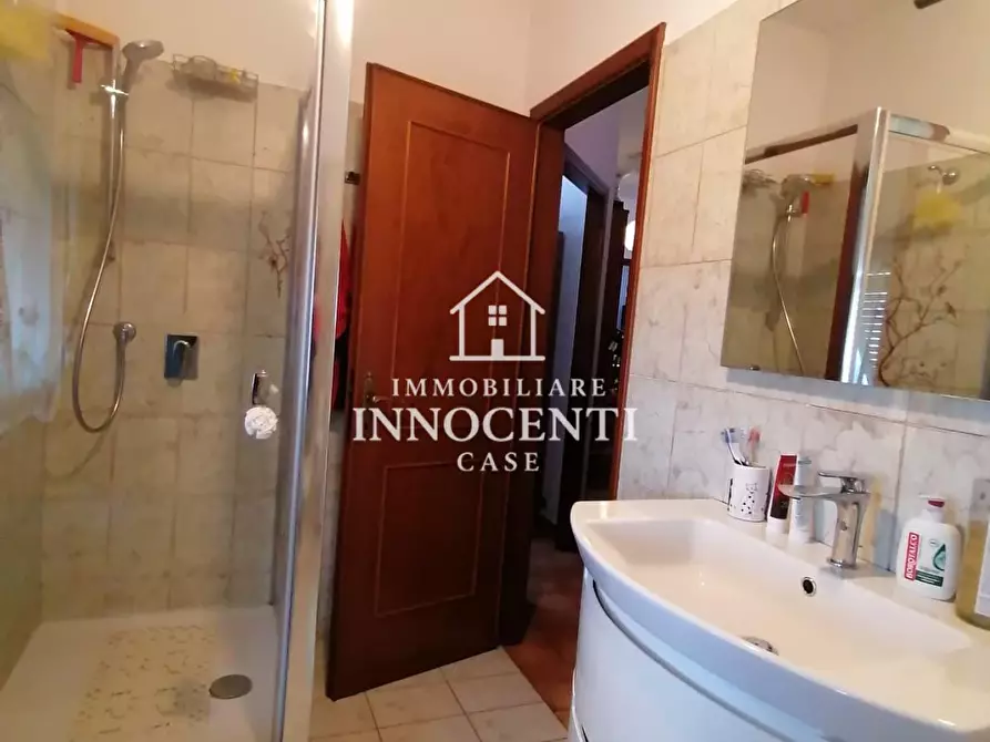 Immagine 21 di Porzione di casa in vendita  a Massa