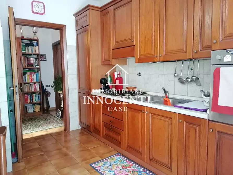 Immagine 8 di Porzione di casa in vendita  a Massa