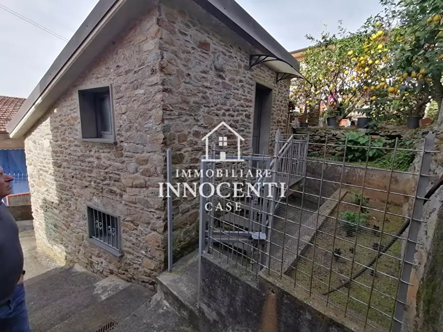 Immagine 22 di Porzione di casa in vendita  a Massa