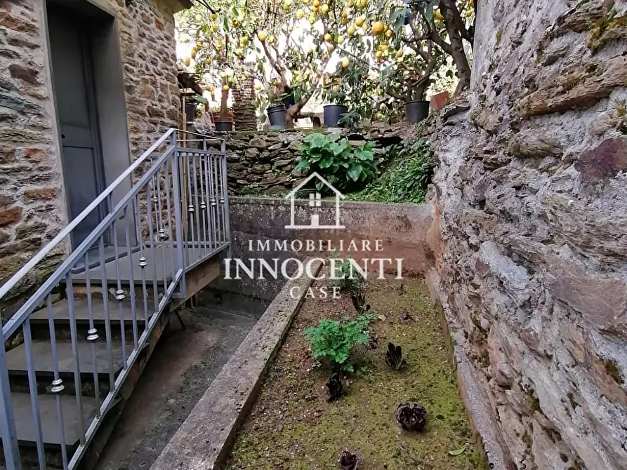 Immagine 26 di Porzione di casa in vendita  a Massa