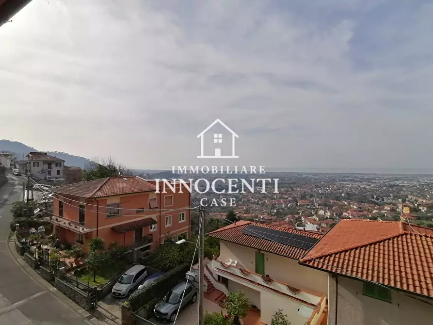 Immagine 18 di Porzione di casa in vendita  a Massa