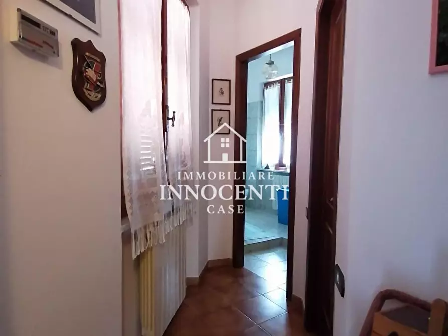 Immagine 13 di Porzione di casa in vendita  a Massa