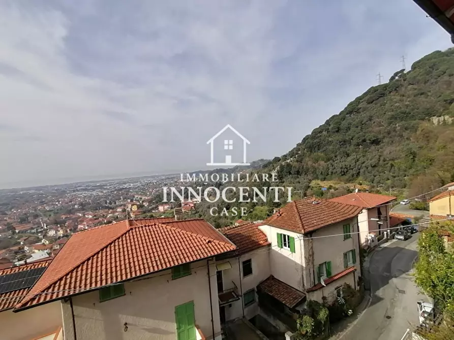 Immagine 16 di Porzione di casa in vendita  a Massa