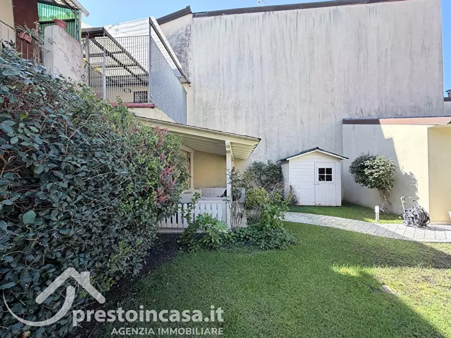 Immagine 23 di Villetta a schiera in vendita  a Viareggio