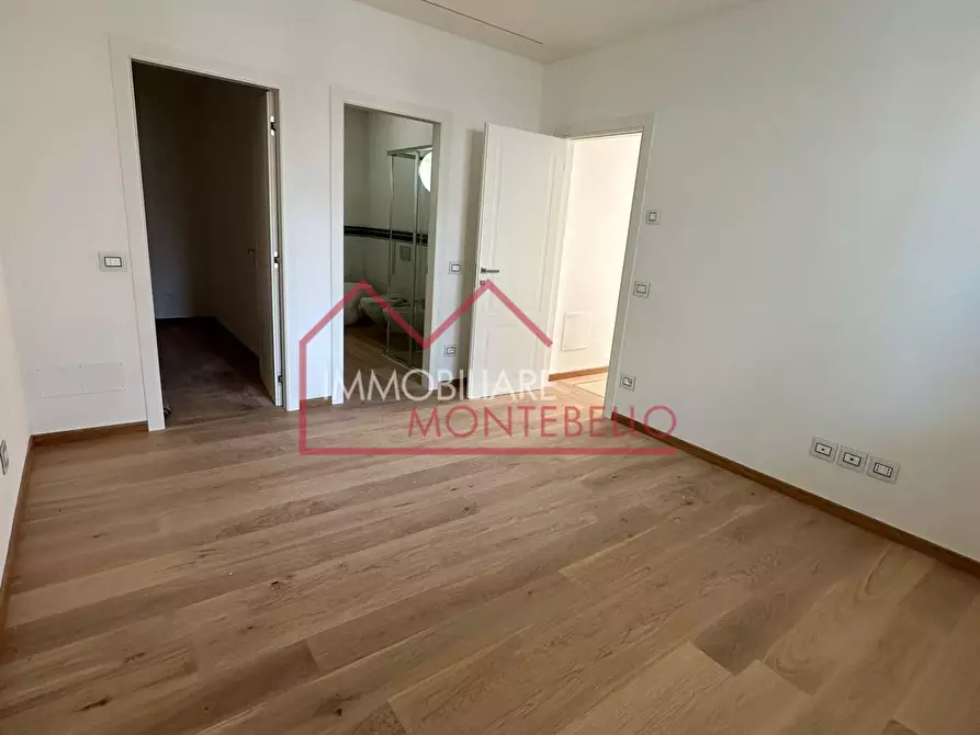 Immagine 13 di Appartamento in vendita  a Viareggio