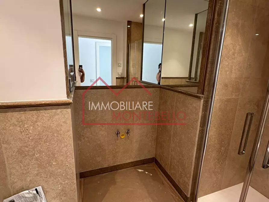 Immagine 16 di Appartamento in vendita  a Viareggio