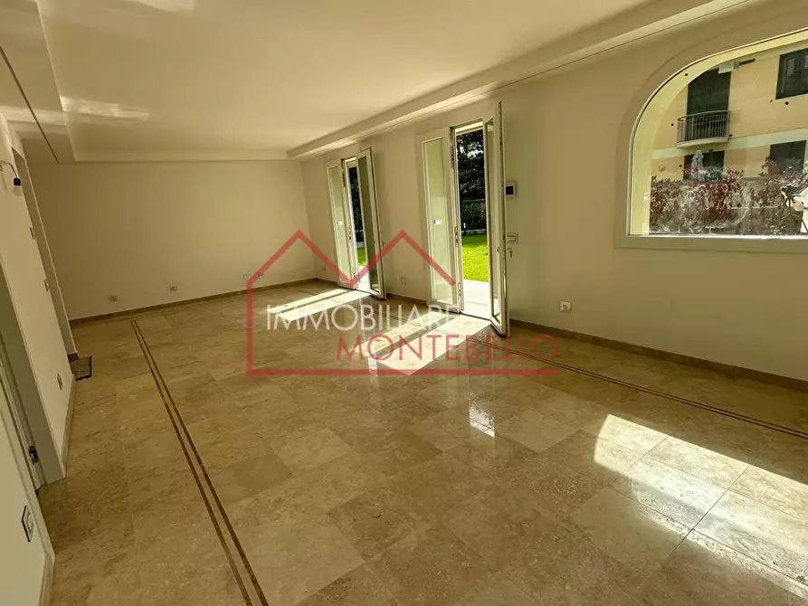 Immagine 15 di Appartamento in vendita  a Viareggio