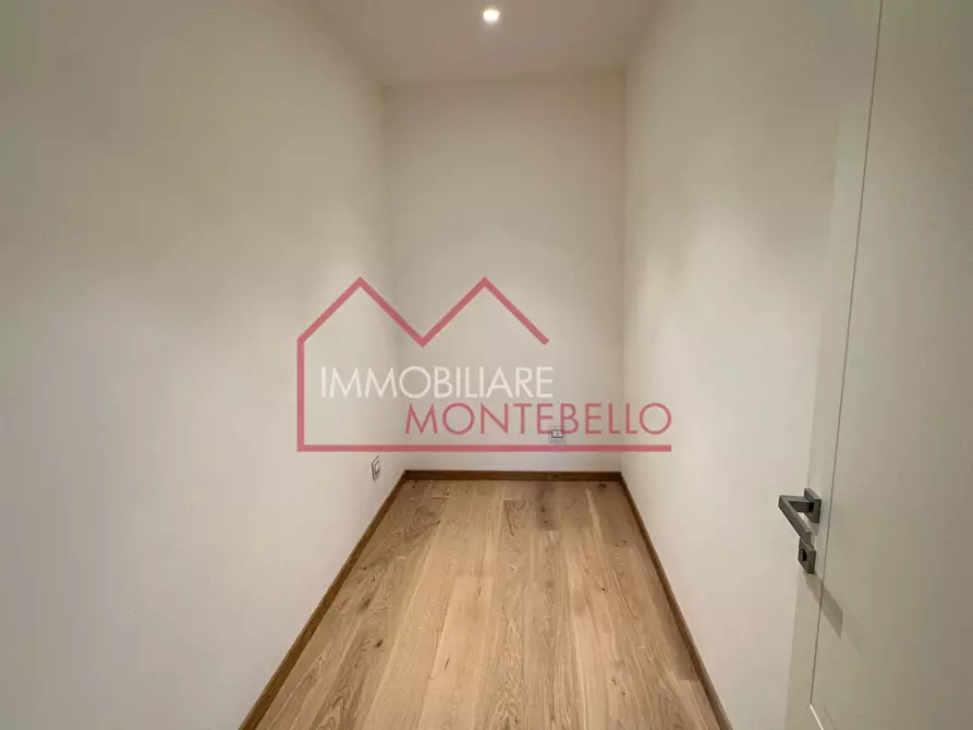 Immagine 10 di Appartamento in vendita  a Viareggio