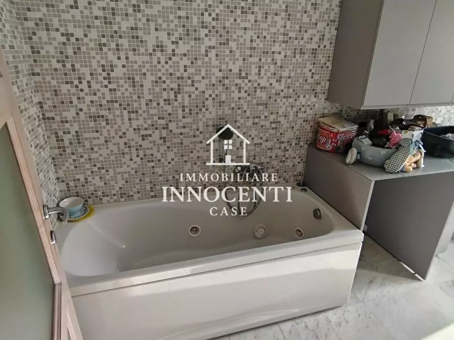 Immagine 24 di Appartamento in vendita  a Massa