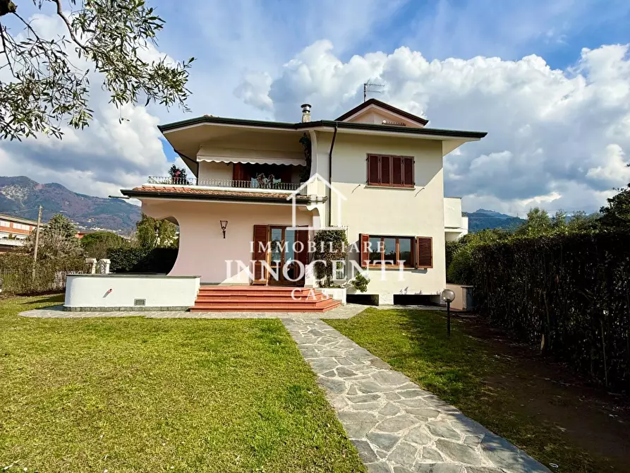 Immagine 3 di Casa bifamiliare in vendita  a Massa