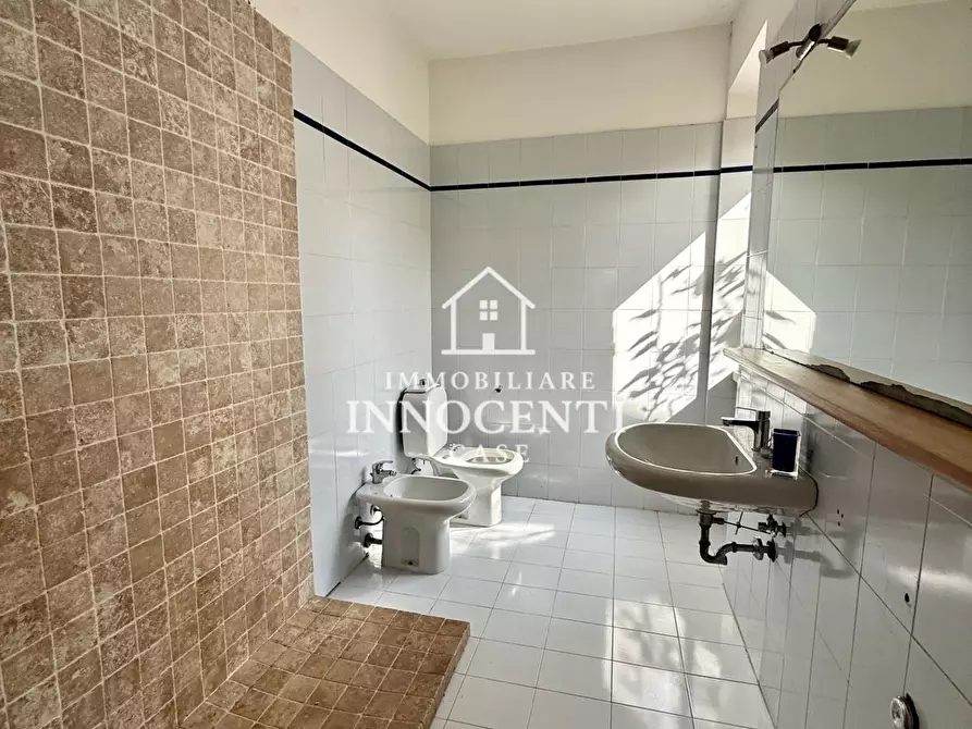 Immagine 17 di Casa bifamiliare in vendita  a Massa