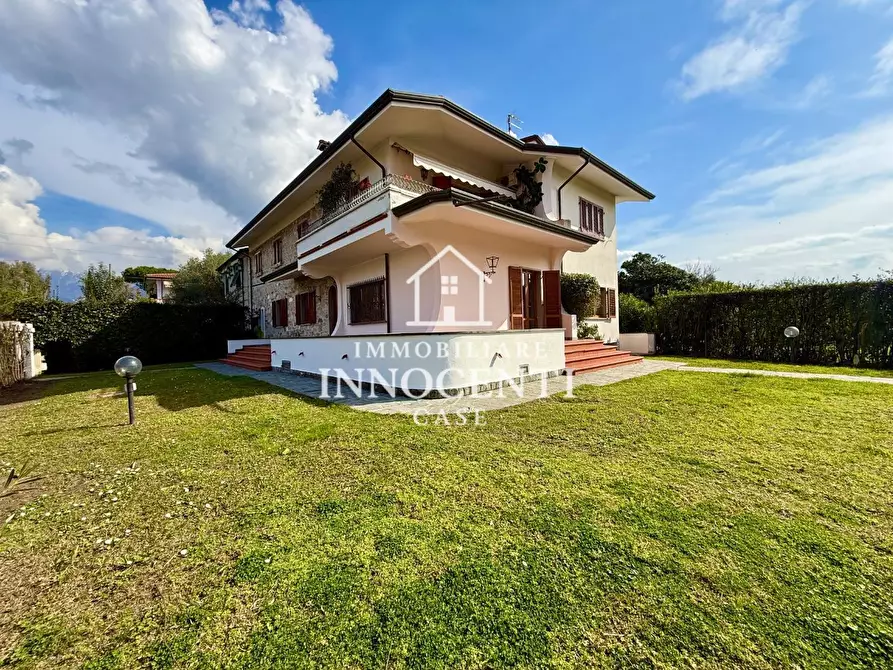 Immagine 2 di Casa bifamiliare in vendita  a Massa