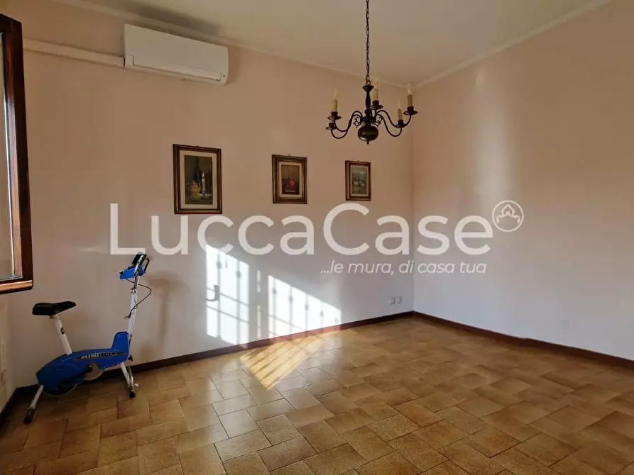 Immagine 1 di Terratetto in vendita  a Lucca