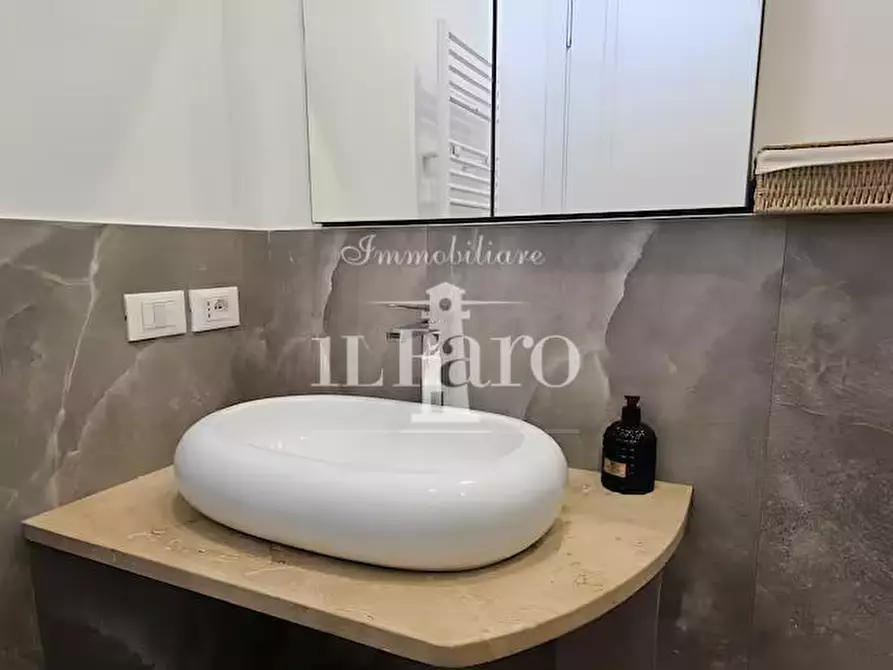 Immagine 14 di Appartamento in vendita  a Campi Bisenzio