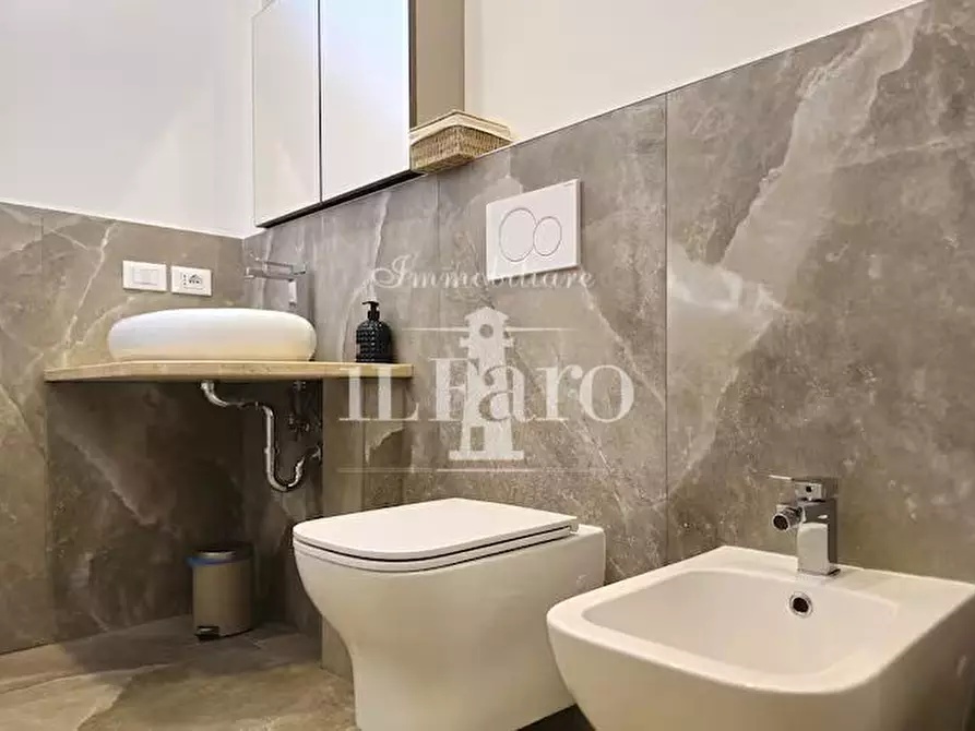 Immagine 11 di Appartamento in vendita  a Campi Bisenzio