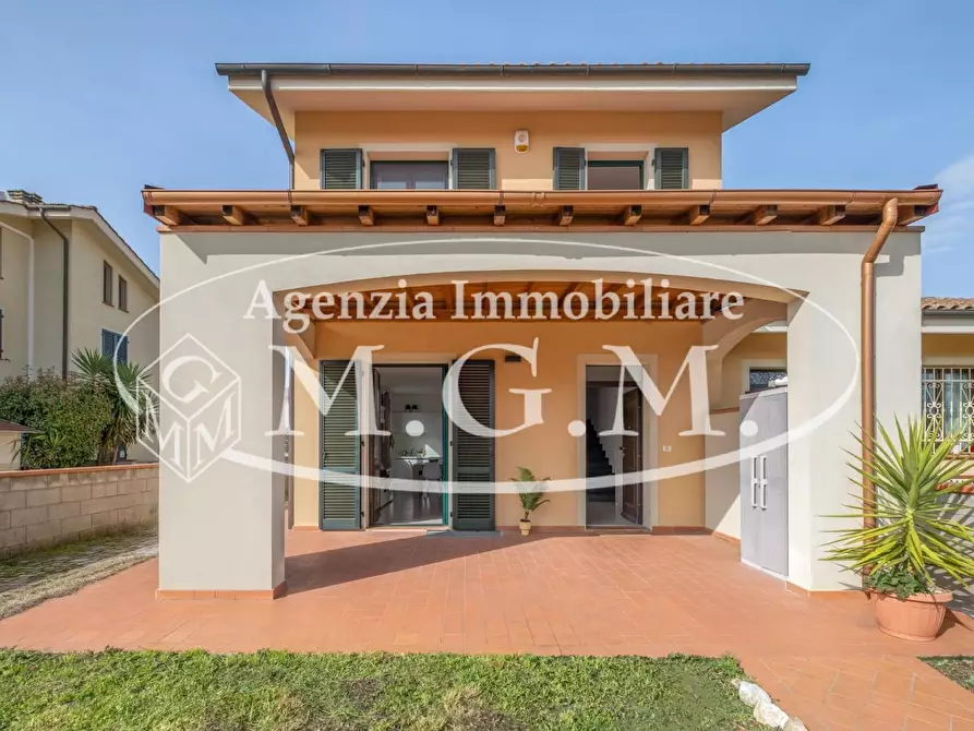 Immagine 7 di Casa trifamiliare in vendita  a Bientina