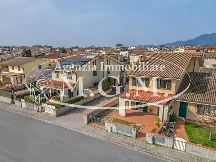 Immagine 32 di Casa trifamiliare in vendita  a Bientina