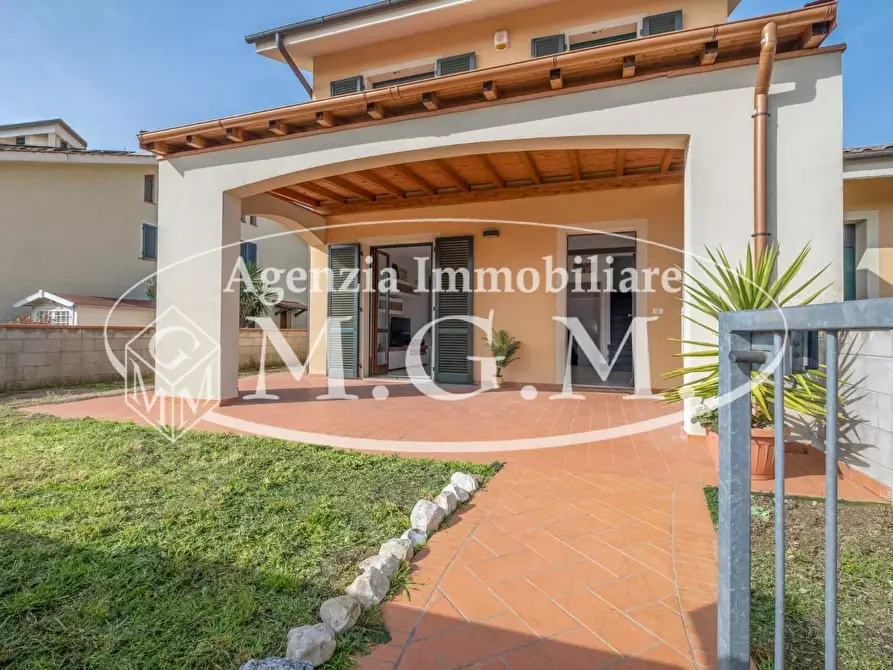 Immagine 3 di Casa trifamiliare in vendita  a Bientina