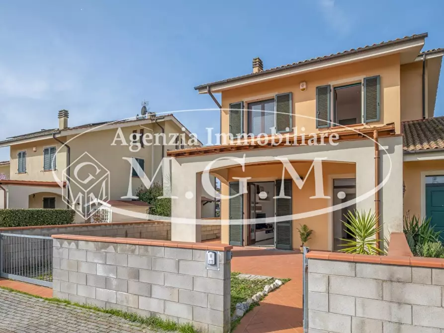 Immagine 34 di Casa trifamiliare in vendita  a Bientina