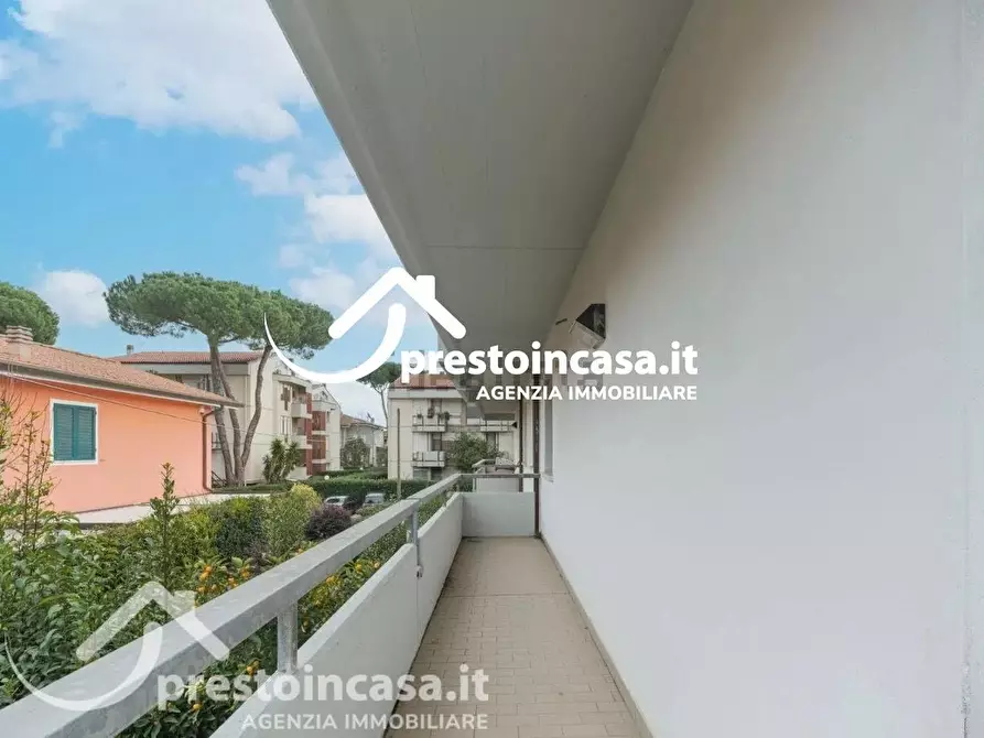 Immagine 23 di Casa bifamiliare in affitto  a Viareggio