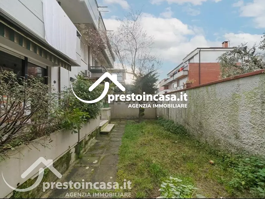 Immagine 28 di Casa bifamiliare in affitto  a Viareggio