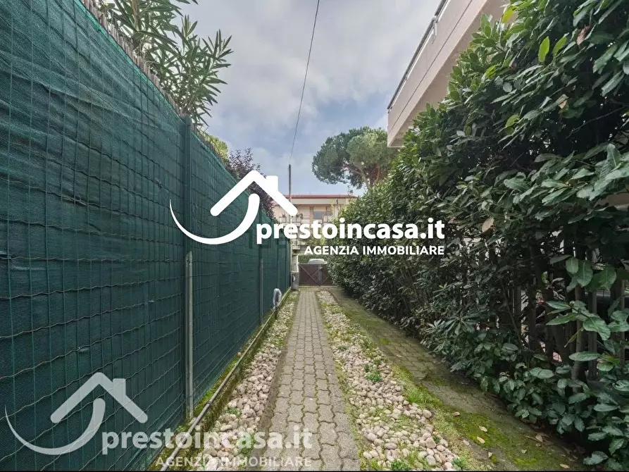 Immagine 19 di Casa bifamiliare in affitto  a Viareggio