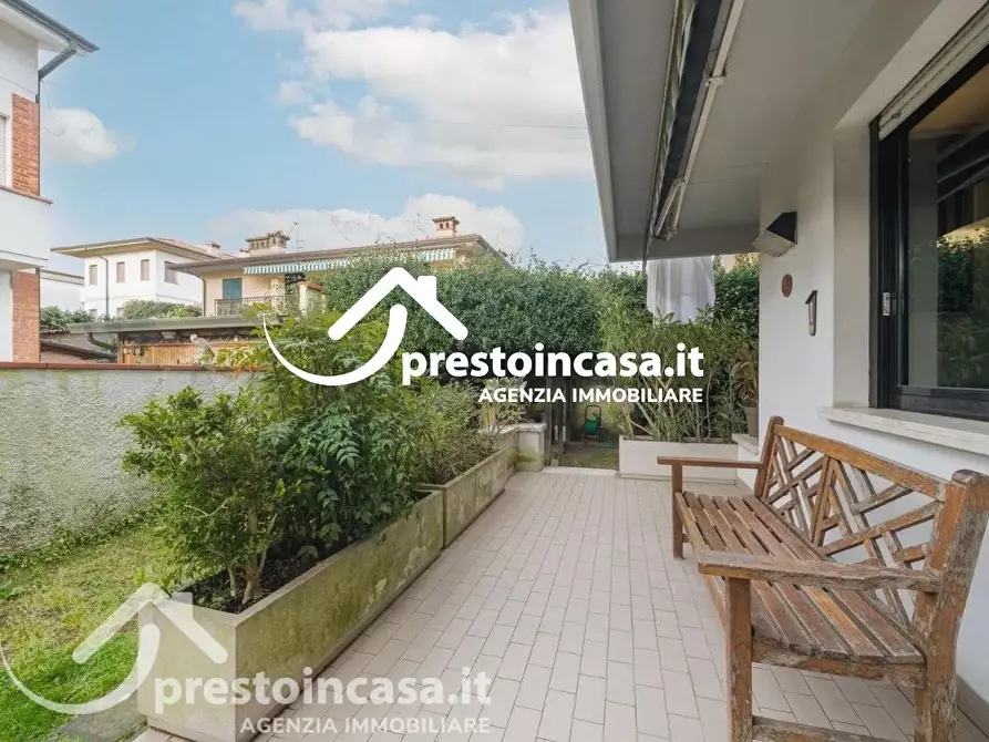 Immagine 29 di Casa bifamiliare in affitto  a Viareggio