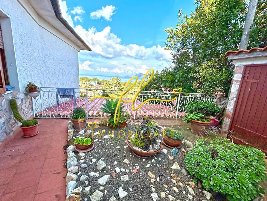 Immagine 11 di Villa in vendita  a Portoferraio