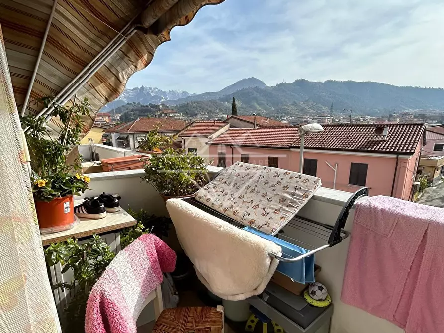 Immagine 9 di Appartamento in vendita  a Carrara