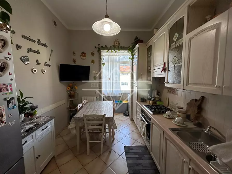 Immagine 1 di Appartamento in vendita  a Carrara