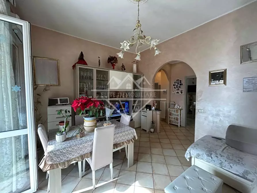 Immagine 2 di Appartamento in vendita  a Carrara