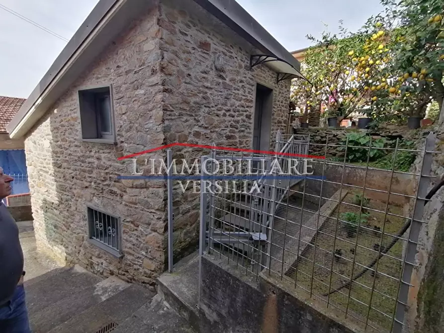 Immagine 22 di Porzione di casa in vendita  a Massa