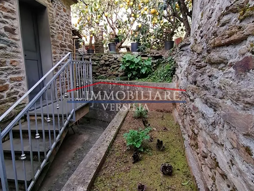 Immagine 26 di Porzione di casa in vendita  a Massa