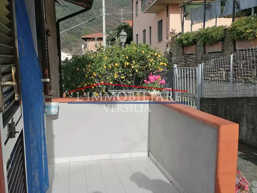 Immagine 4 di Porzione di casa in vendita  a Massa