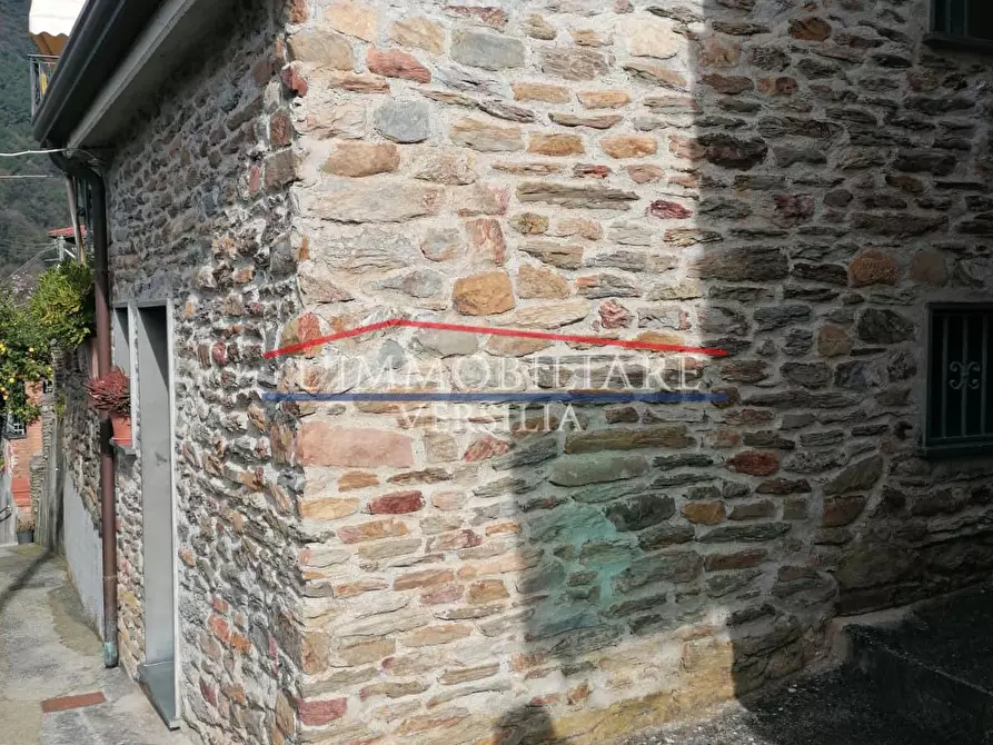 Immagine 23 di Porzione di casa in vendita  a Massa