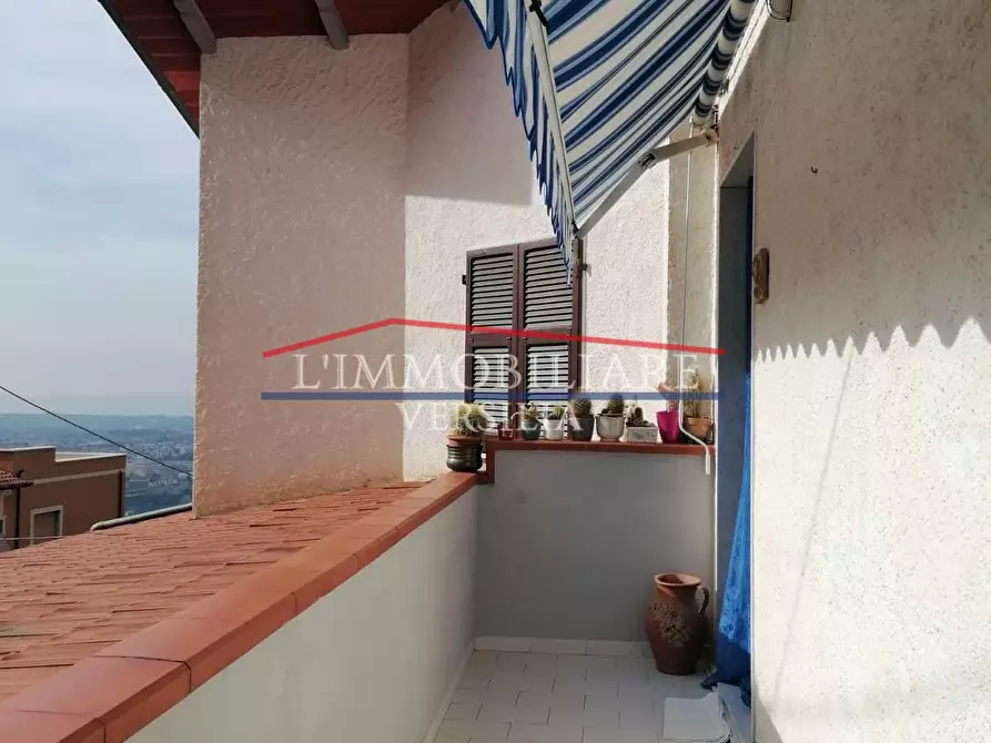 Immagine 2 di Porzione di casa in vendita  a Massa