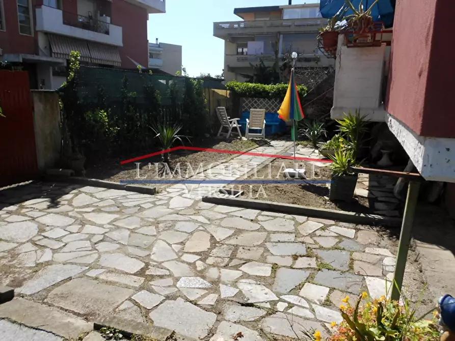 Immagine 1 di Appartamento in vendita  a Carrara