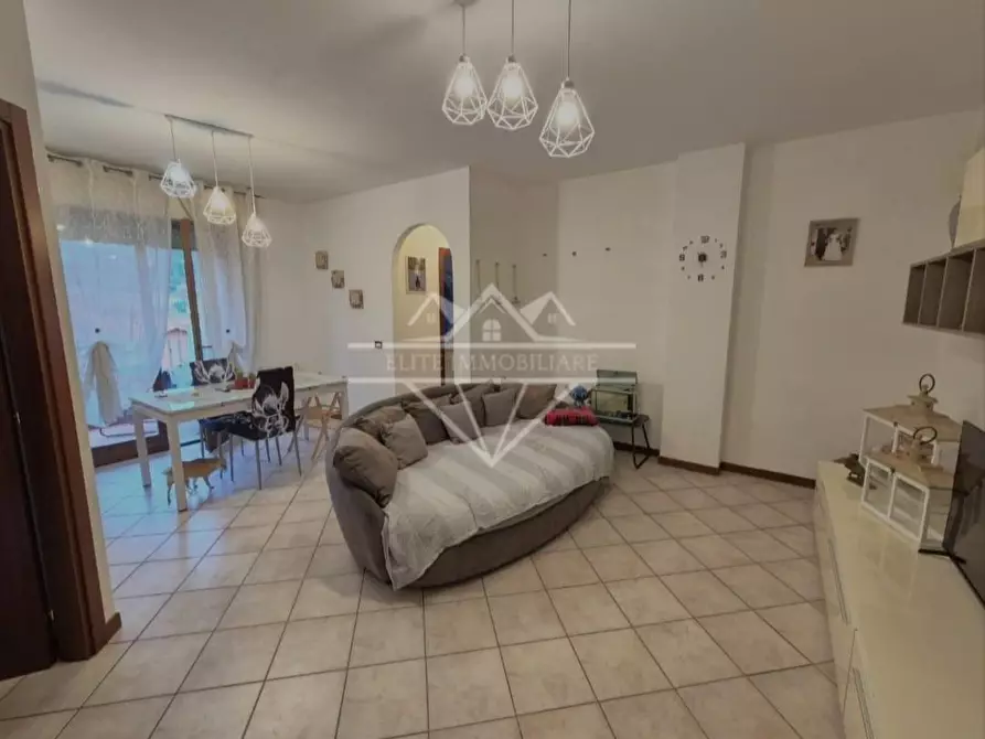 Immagine 3 di Appartamento in vendita  a Carrara