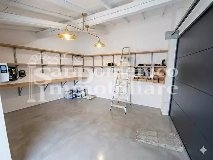 Immagine 21 di Villa in vendita  a Vecchiano