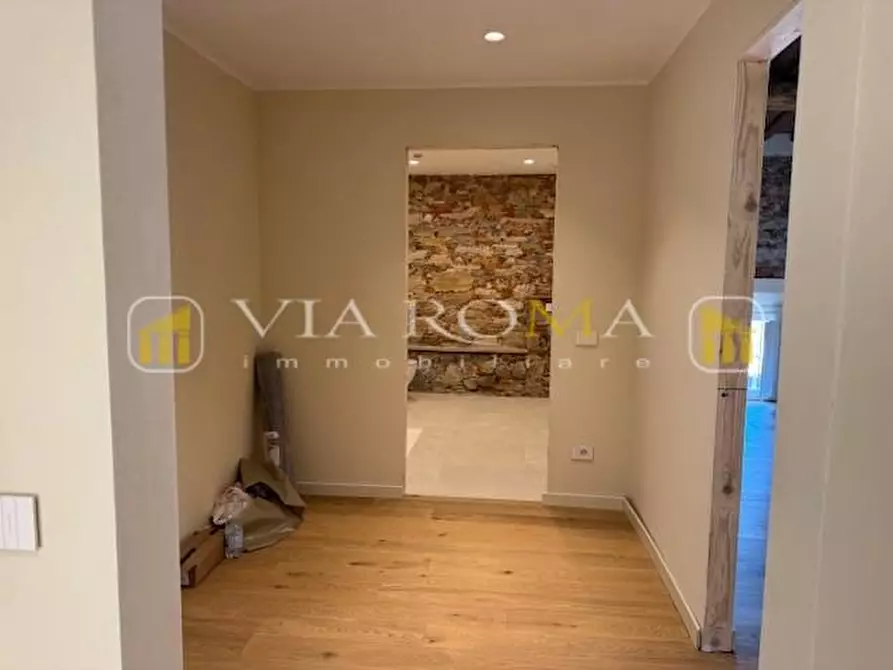 Immagine 21 di Appartamento in vendita  a Lucca