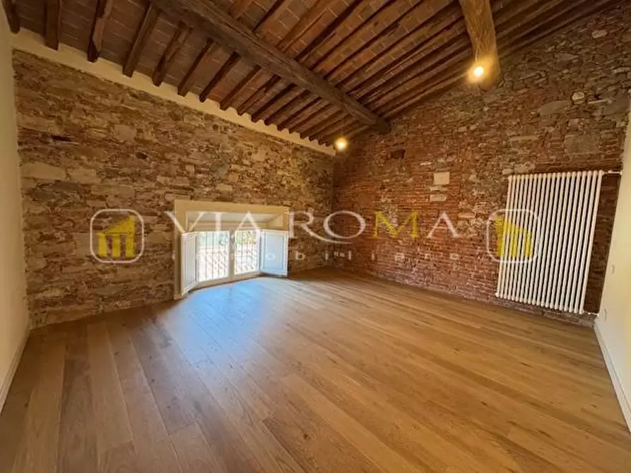 Immagine 31 di Appartamento in vendita  a Lucca
