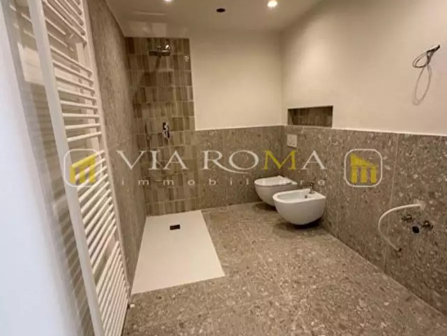 Immagine 19 di Appartamento in vendita  a Lucca