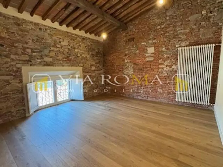 Immagine 30 di Appartamento in vendita  a Lucca
