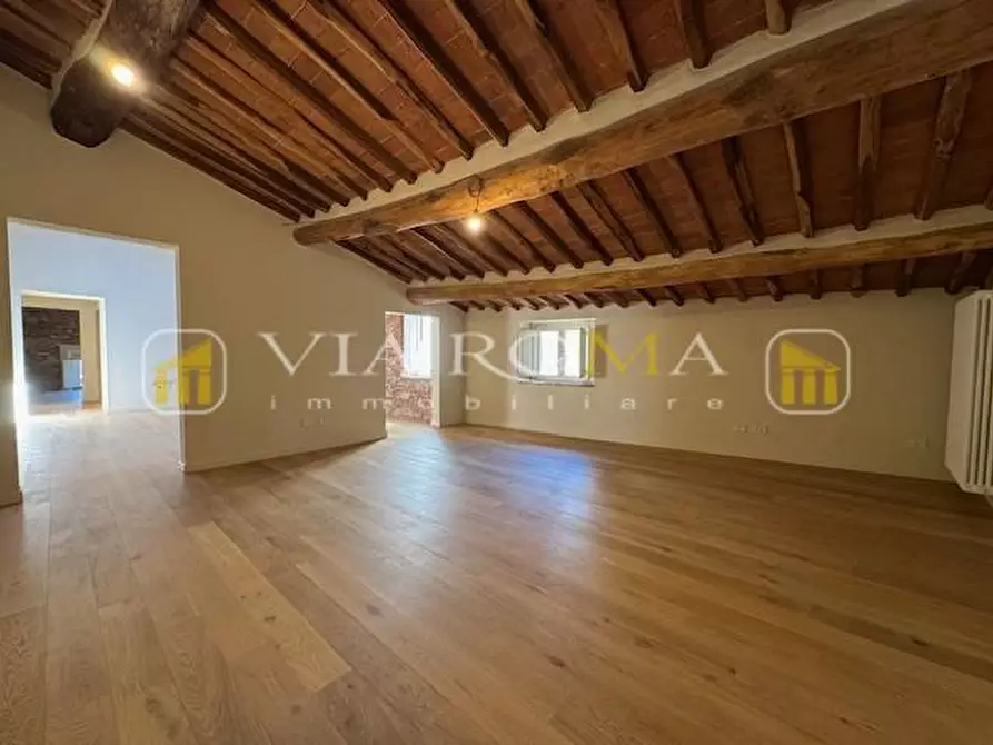 Immagine 10 di Appartamento in vendita  a Lucca