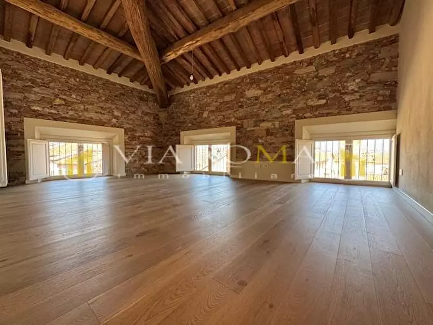 Immagine 2 di Appartamento in vendita  a Lucca